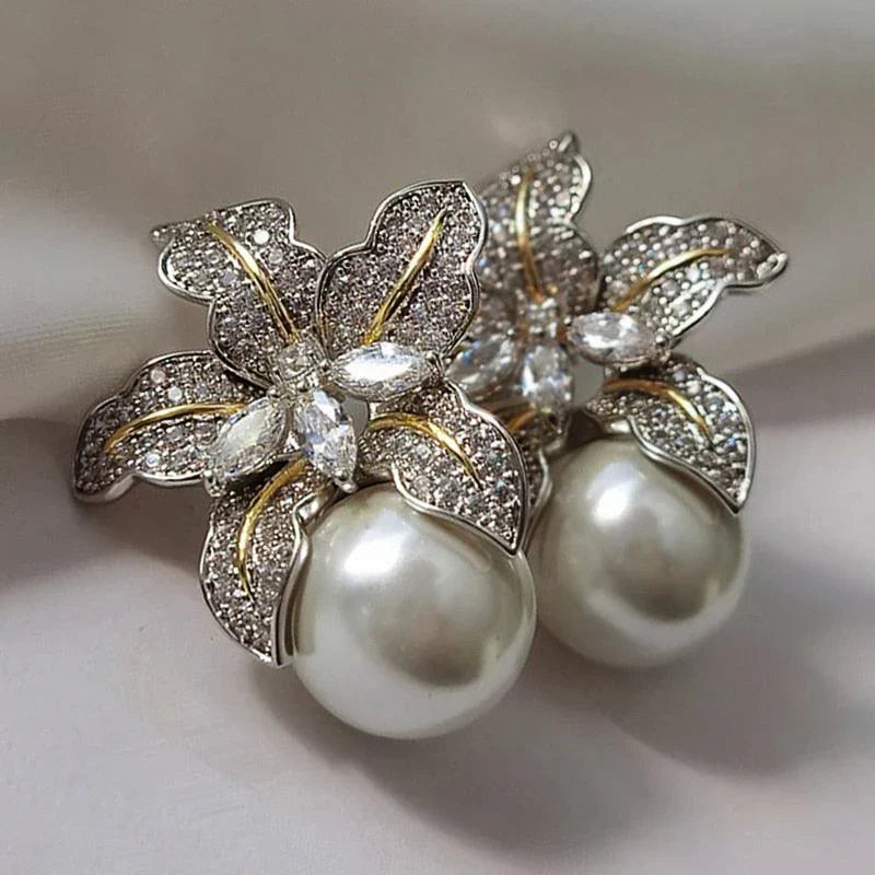 Pendientes de Flor con Perla Central