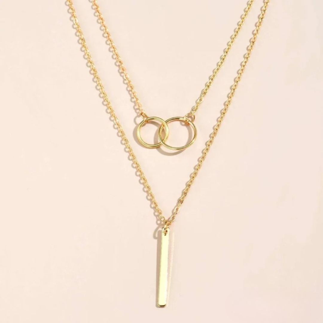 Dorina – Elegante collana dorata con pendente raffinato