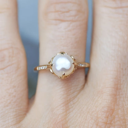 Anillo Delicado de Perla y Cristal