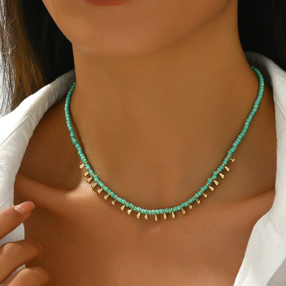 Collar Minimal de Turquesa en Tono Dorado