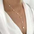 Margrit – Collar dorado con delicada cruz