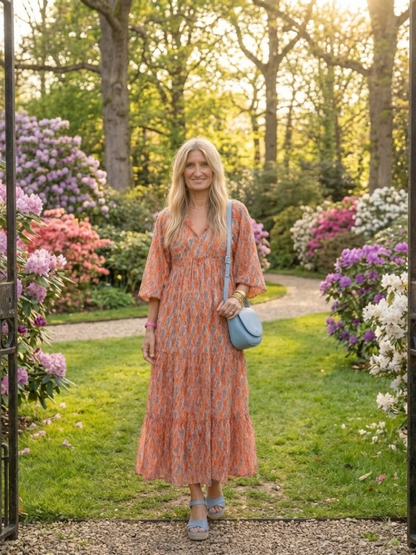 Chiara | Vestido midi con cuello en V, estratificado y estampado geometrico