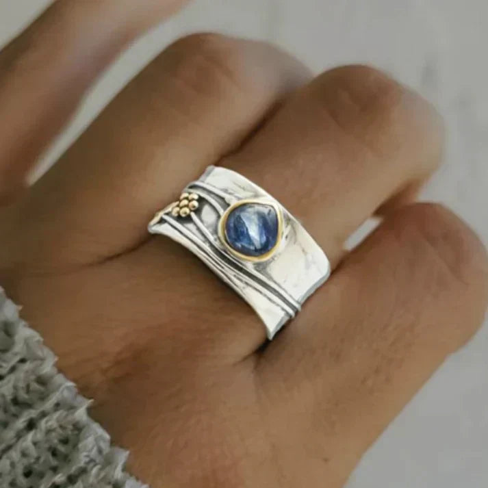 Inés | Anillo Vintage con Piedra Azul en Tono Dorado