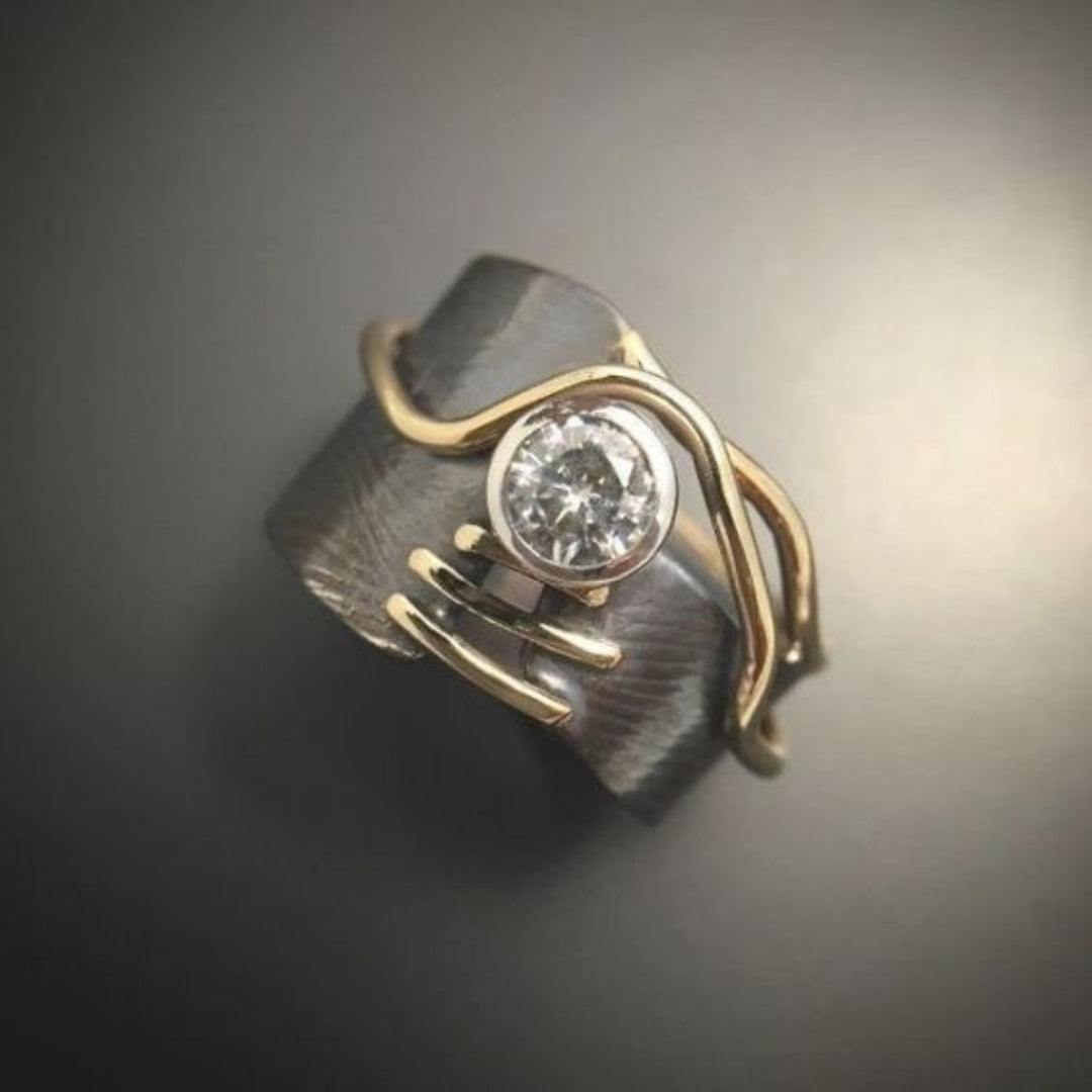 Laura – Anillo vintage en plata oscura adornado con circonitas