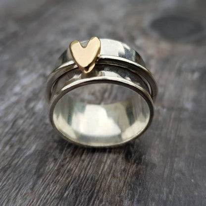 Isabel | Anillo Plateado con Corazón Dorado
