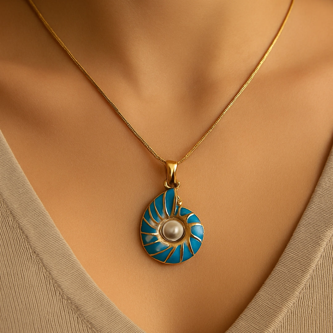 Collar con Colgante de Concha y Perla