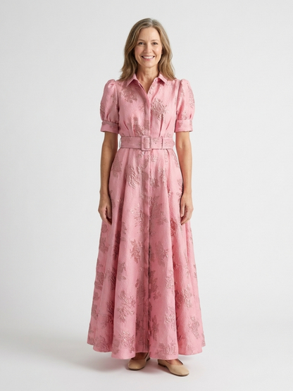 Kira | Vestido camisero largo de manga corta con cinturón y estampado floral en relieve