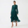 Mariana | Vestido Plisado con Mangas Fluidas y Volantes Asimétricos