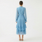 Mariana | Vestido Plisado con Mangas Fluidas y Volantes Asimétricos