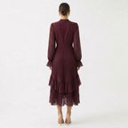 Mariana | Vestido Plisado con Mangas Fluidas y Volantes Asimétricos