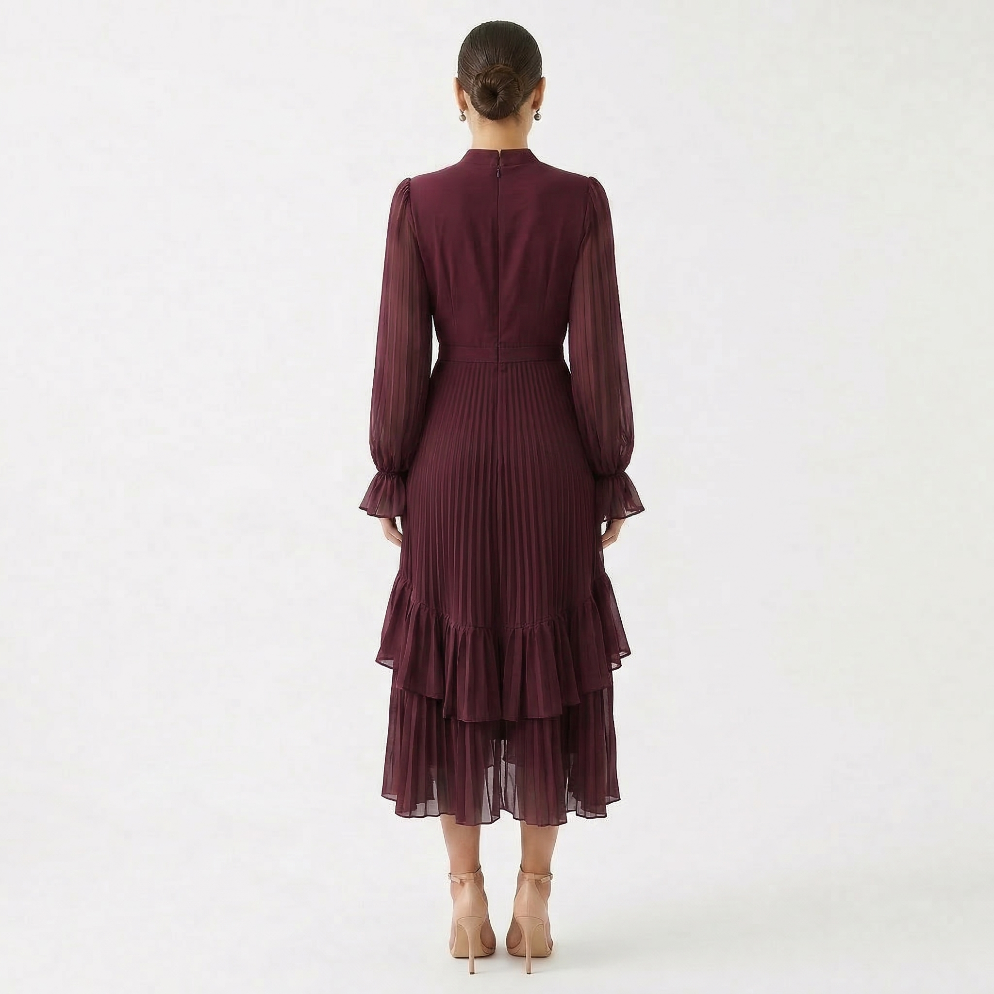 Mariana | Vestido Plisado con Mangas Fluidas y Volantes Asimétricos