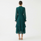 Mariana | Vestido Plisado con Mangas Fluidas y Volantes Asimétricos
