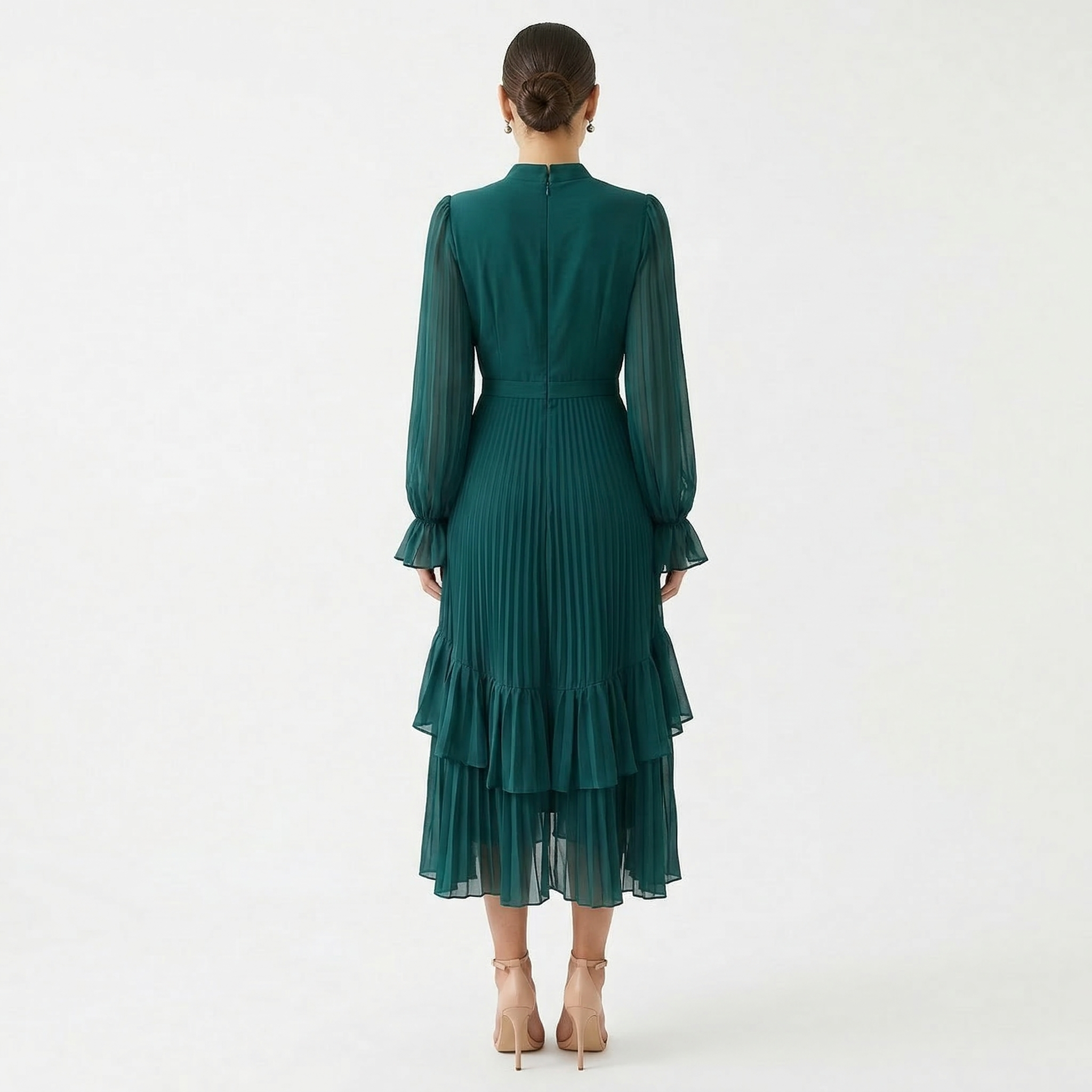 Mariana | Vestido Plisado con Mangas Fluidas y Volantes Asimétricos