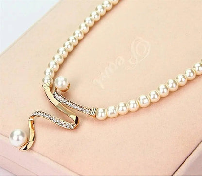 Fabiola | Conjunto de Collar y Pendientes con Perlas