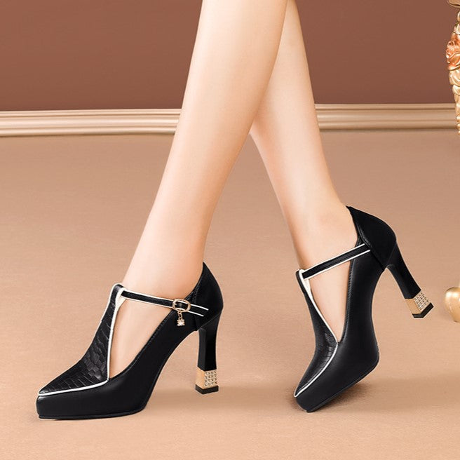 Aurora | Zapatos de Salón con Tira en T y Detalle Joya