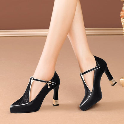 Aurora | Zapatos de Salón con Tira en T y Detalle Joya