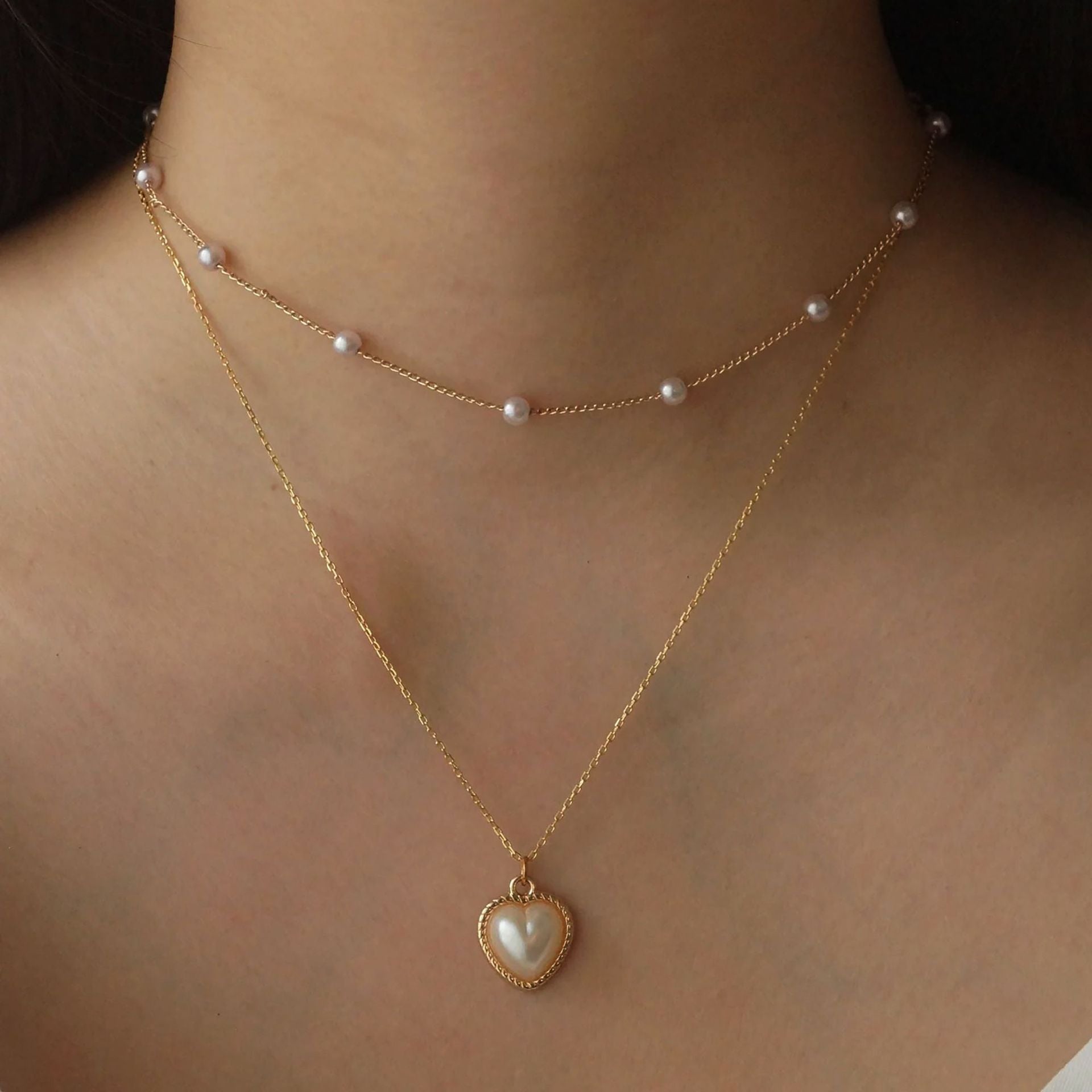 Viktorie – Elegante collana dorata con pendente
