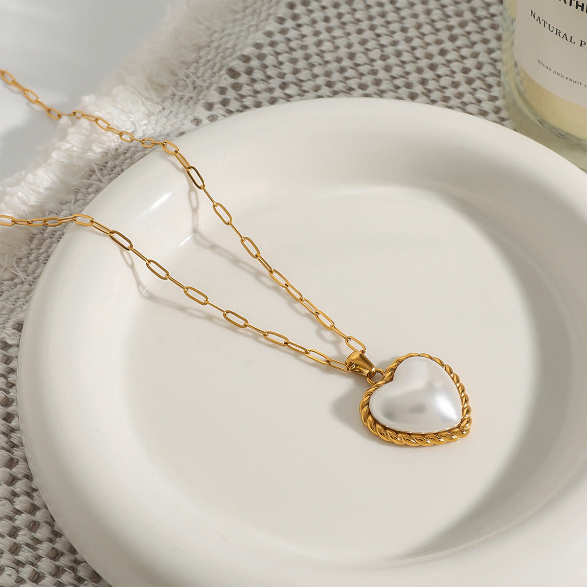 Viktorie – Elegante collana dorata con pendente