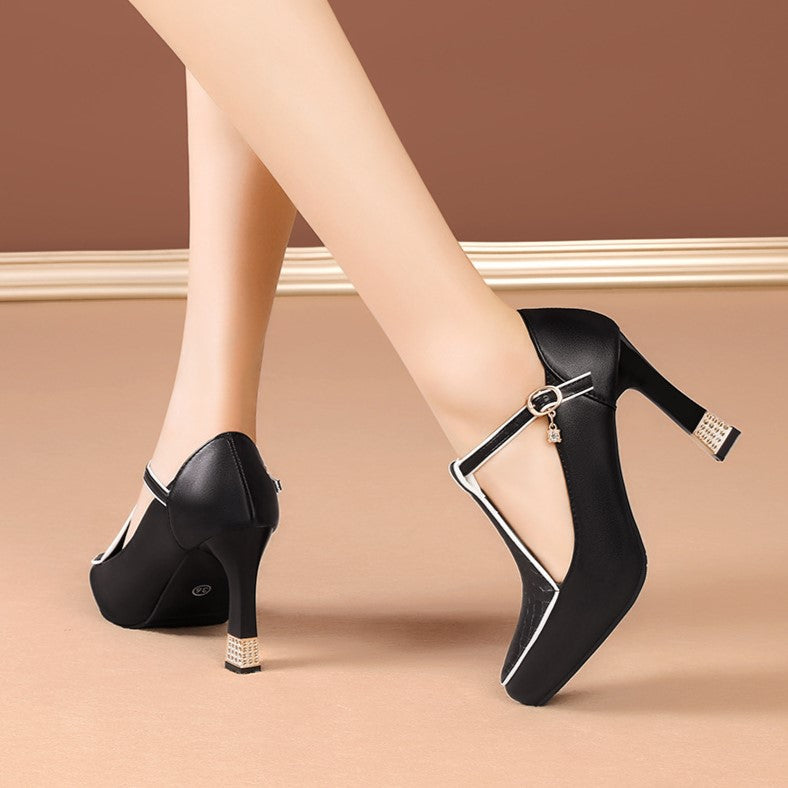 Aurora | Zapatos de Salón con Tira en T y Detalle Joya