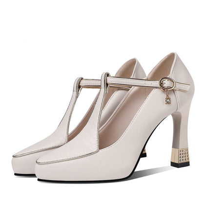 Aurora | Zapatos de Salón con Tira en T y Detalle Joya