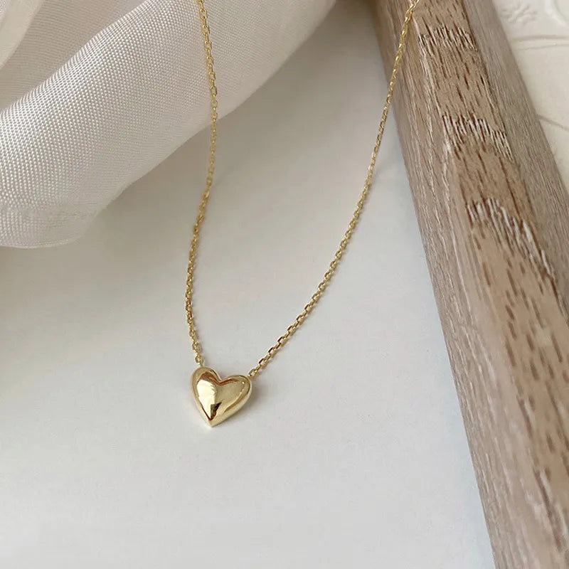 Klara – Collana dorata con pendente circolare