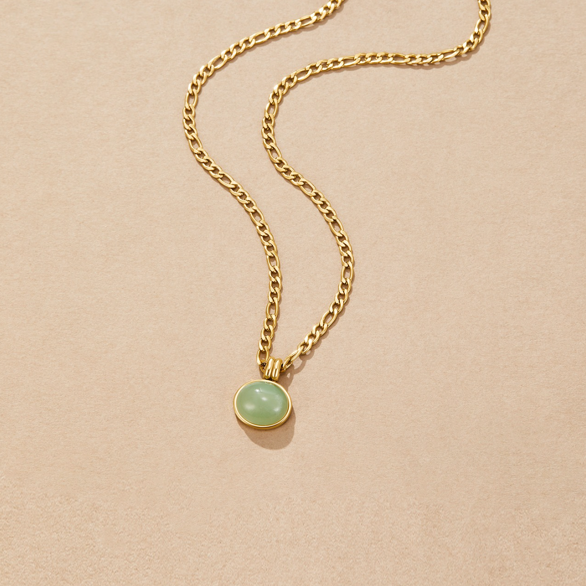 Kolo – Collar con colgante de diseño estructurado