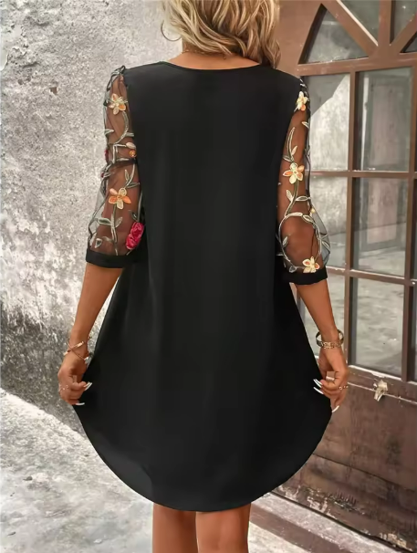 Crystal™ | Elegant dress with a V-neckline and eye-catching sleeves