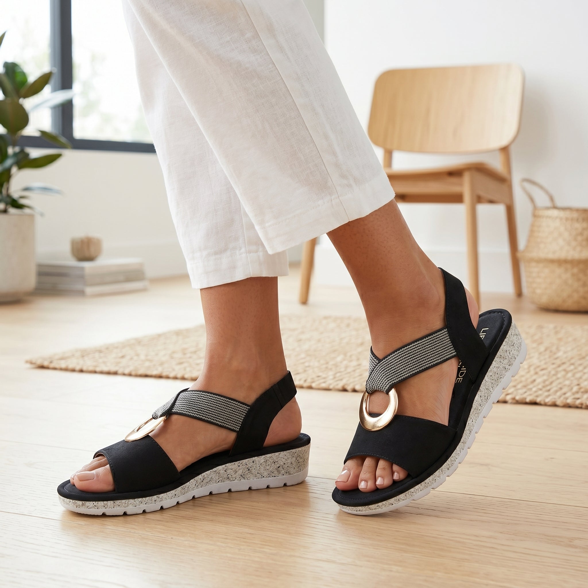 Gabriela | Sandalias Planas con Detalle Metálico