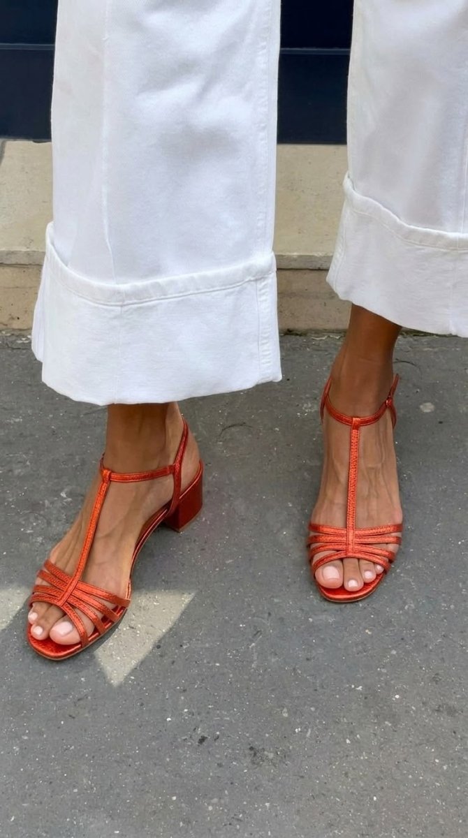 ALLEGRA SANDÁLIAS DOURADAS ELEGÂNCIA DO DIA A DIA - Elena Duval