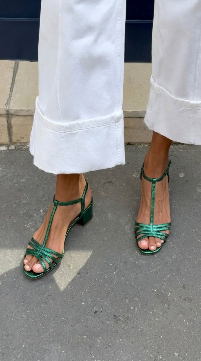ALLEGRA SANDÁLIAS DOURADAS ELEGÂNCIA DO DIA A DIA - Elena Duval