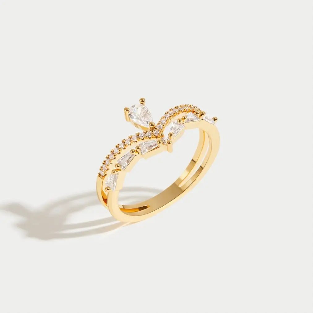 Amira | Anillo Dorado con Cristal - Elena Duval