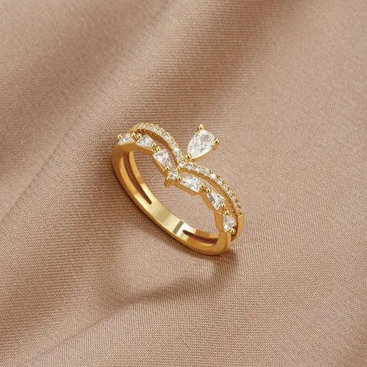 Amira | Anillo Dorado con Cristal - Elena Duval