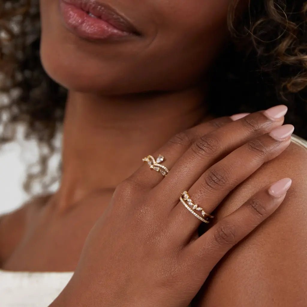 Amira | Anillo Dorado con Cristal - Elena Duval
