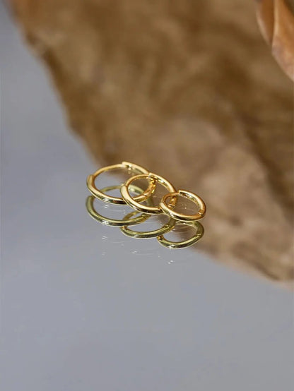 Emilie – Pendientes finos de oro con un brillo sutil. - Elena Duval