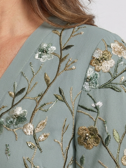 Claudia | Vestido largo de manga corta con cuello en V y estampado floral