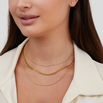 Karoline | Collar Dorado con Piedra Elegante - Elena Duval