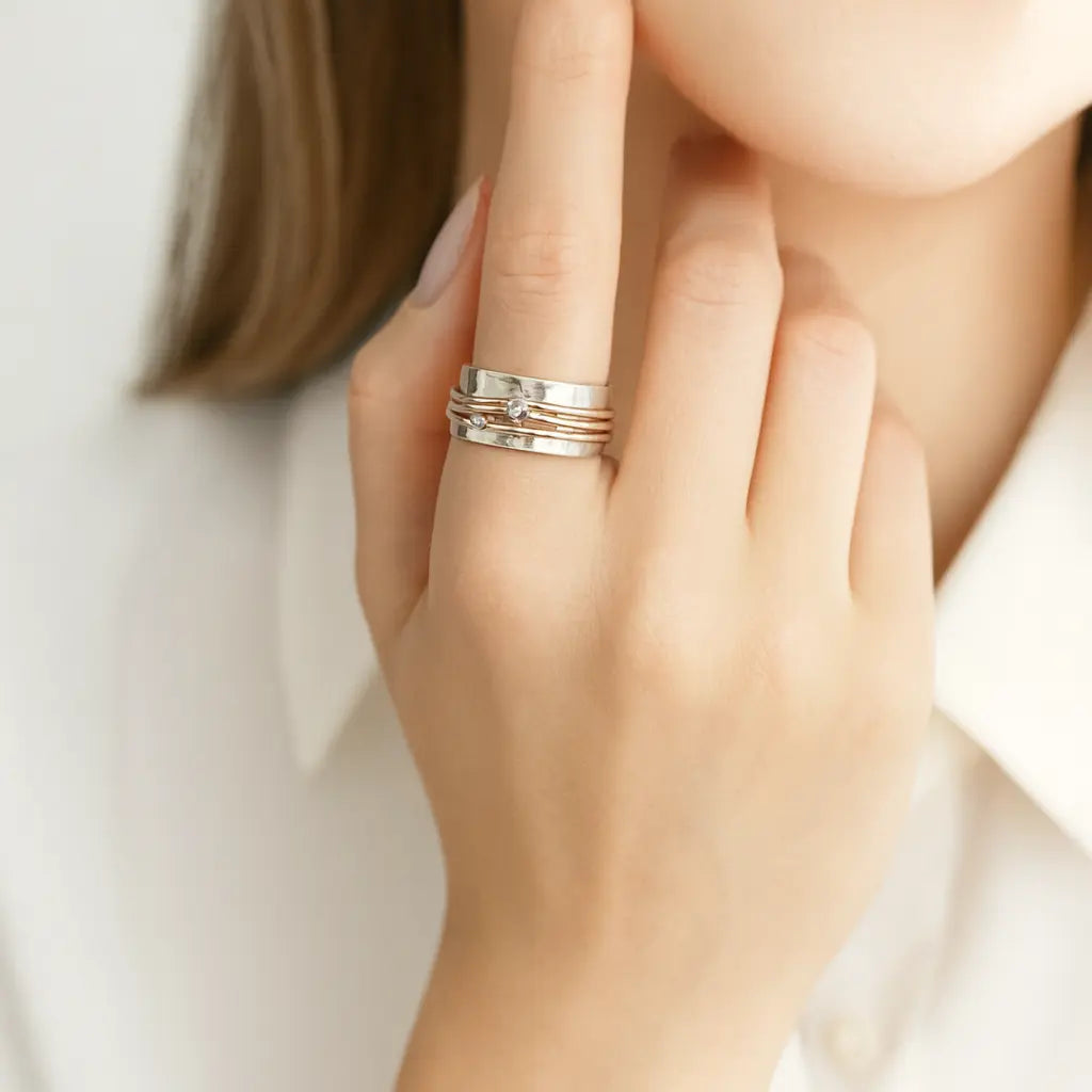 Marlene | Anillo Ancho Martillado - Elena Duval