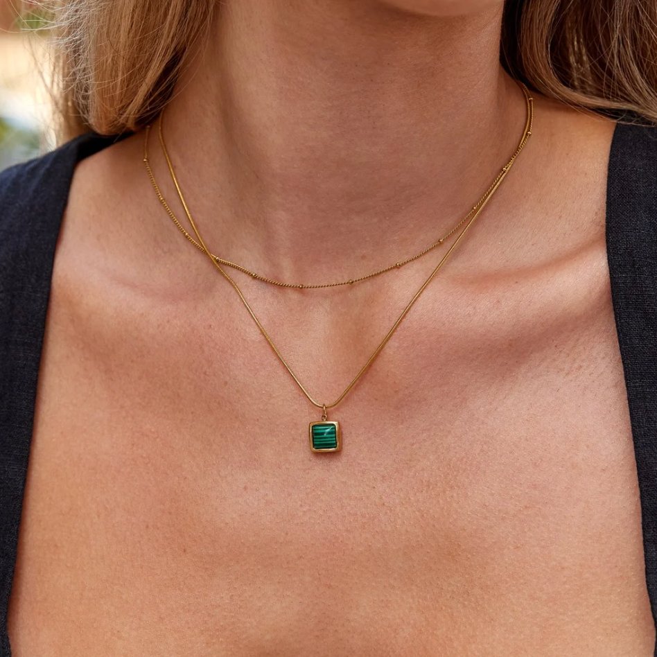 Jitka – Cadena dorada de eslabones con un diseño elegante y delicado.