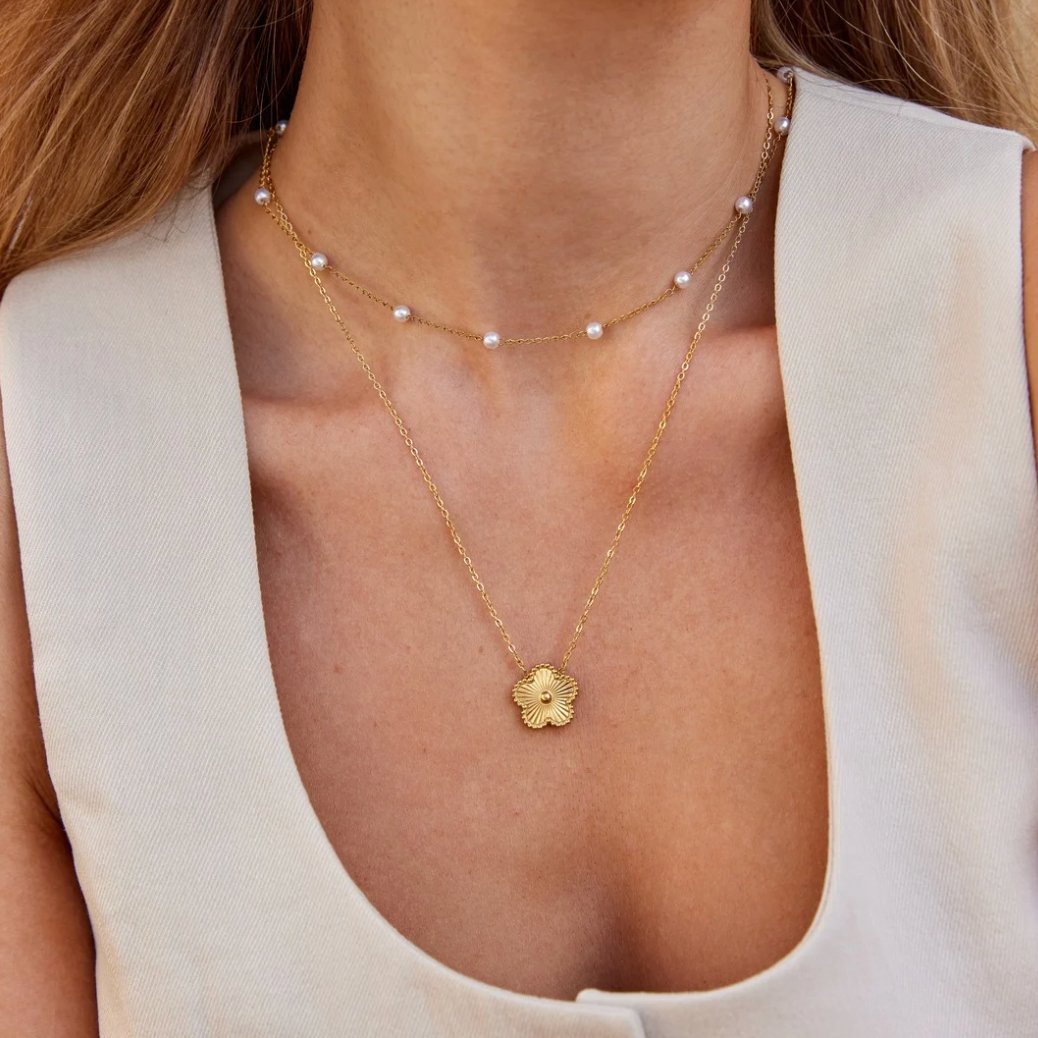 Collar de Perlas en Tono Dorado