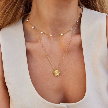 Collar de Perlas en Tono Dorado