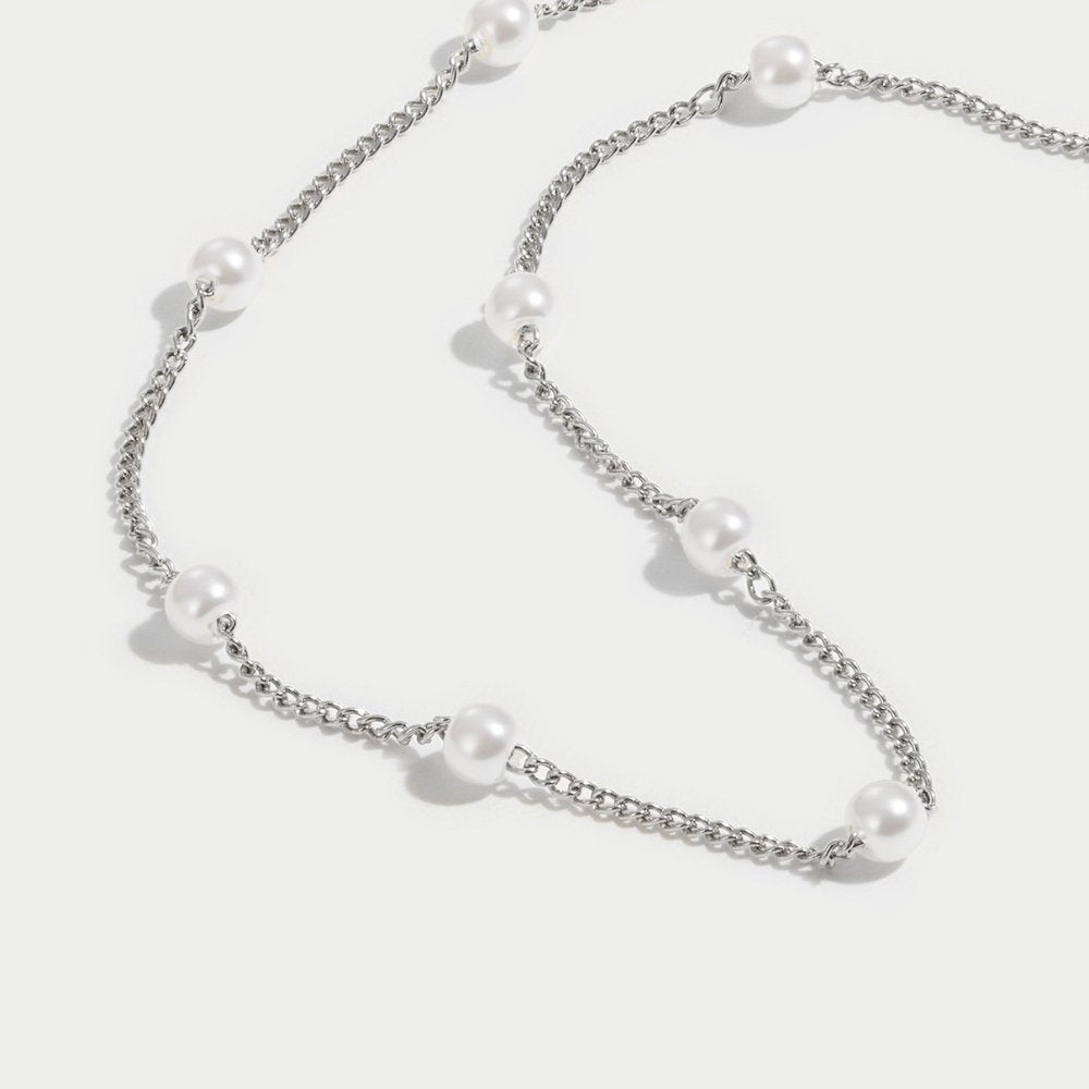 Miriam – Delicate Gold Necklace with Pearls