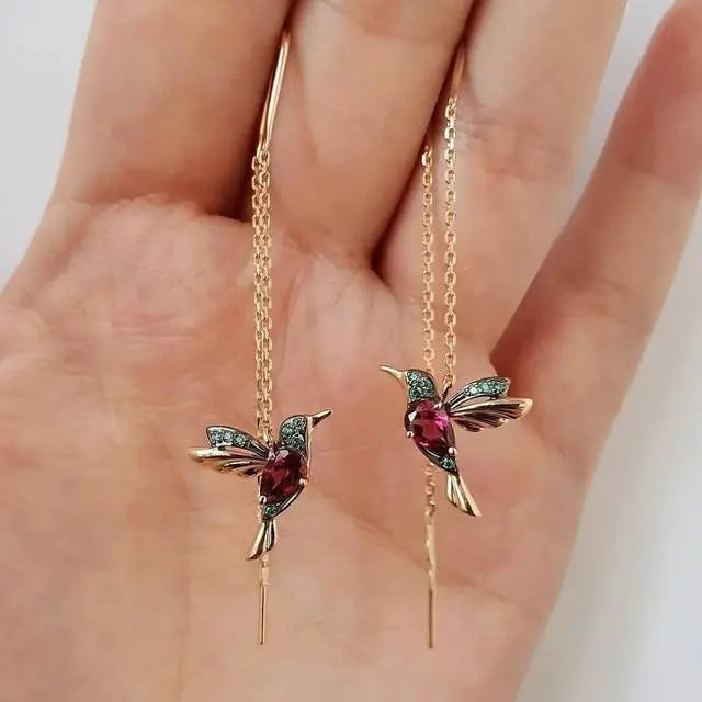 Amalia | Pendientes de Alambre con Colibrí Dorado y Cristales