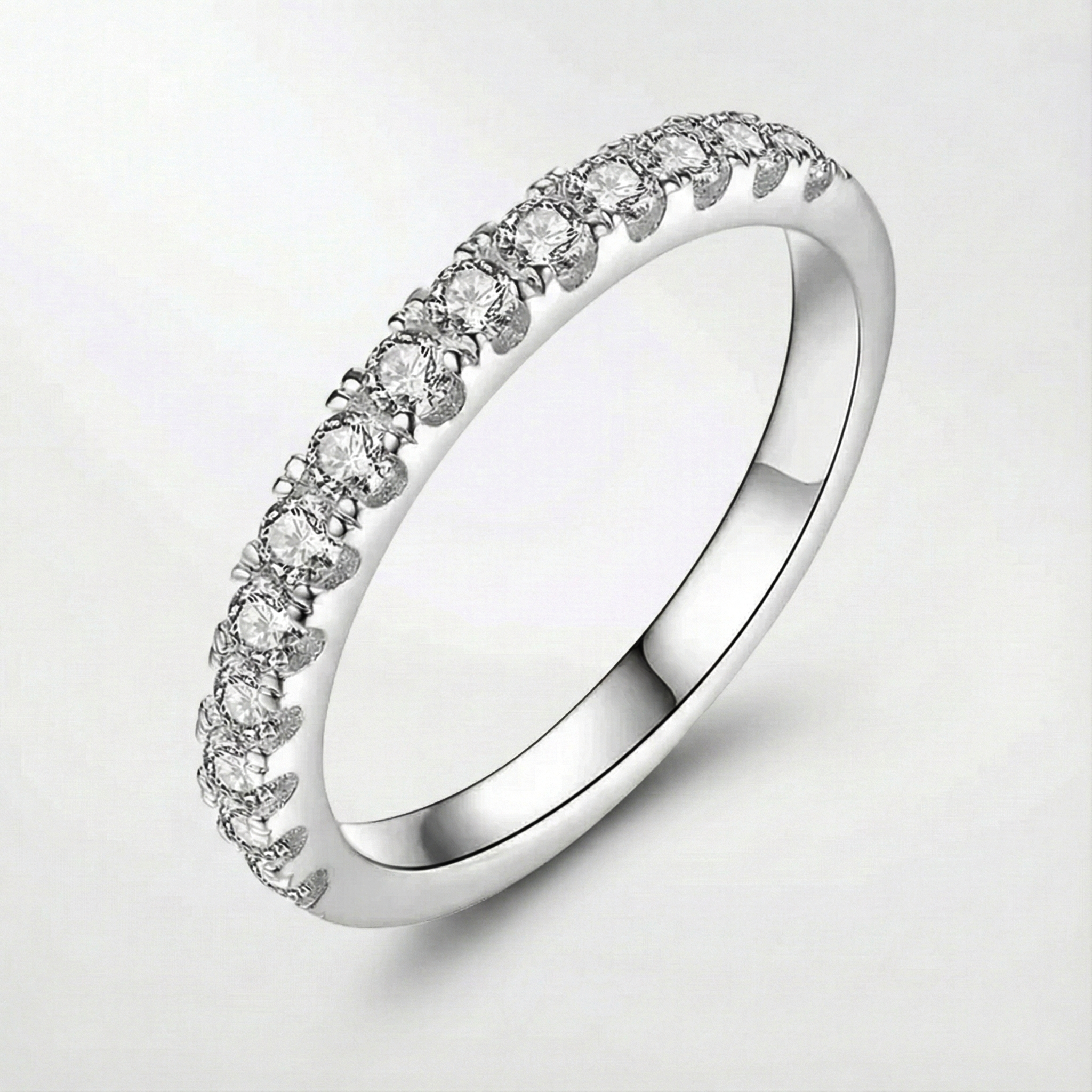 Anillo de boda con piedra moissanita