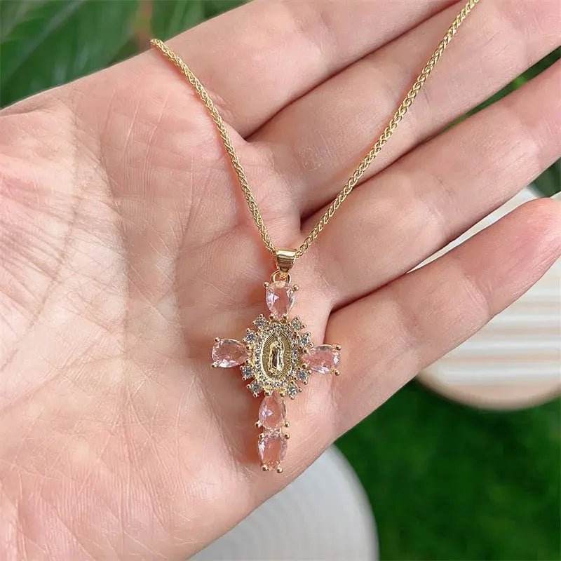 Selina – Collar dorado con cruz elegante - Elena Duval
