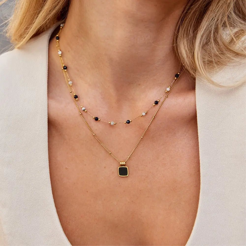 Tereza – Collar Elegante con Sutiles Detalles en Blanco y Negro - Elena Duval
