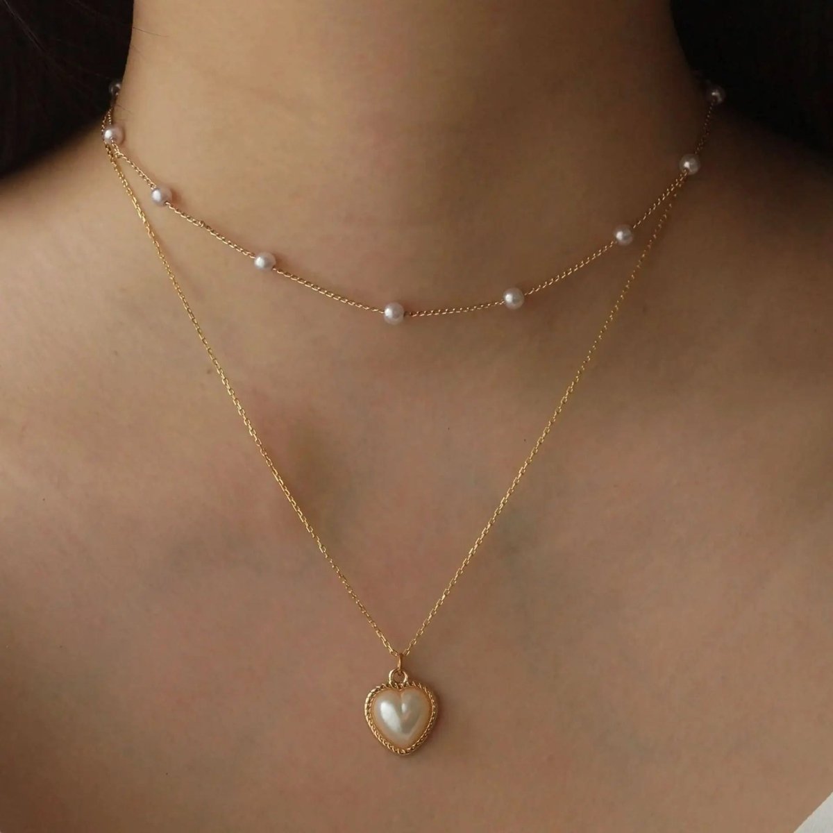 Viktorie | Collar Dorado Elegante con Colgante - Elena Duval