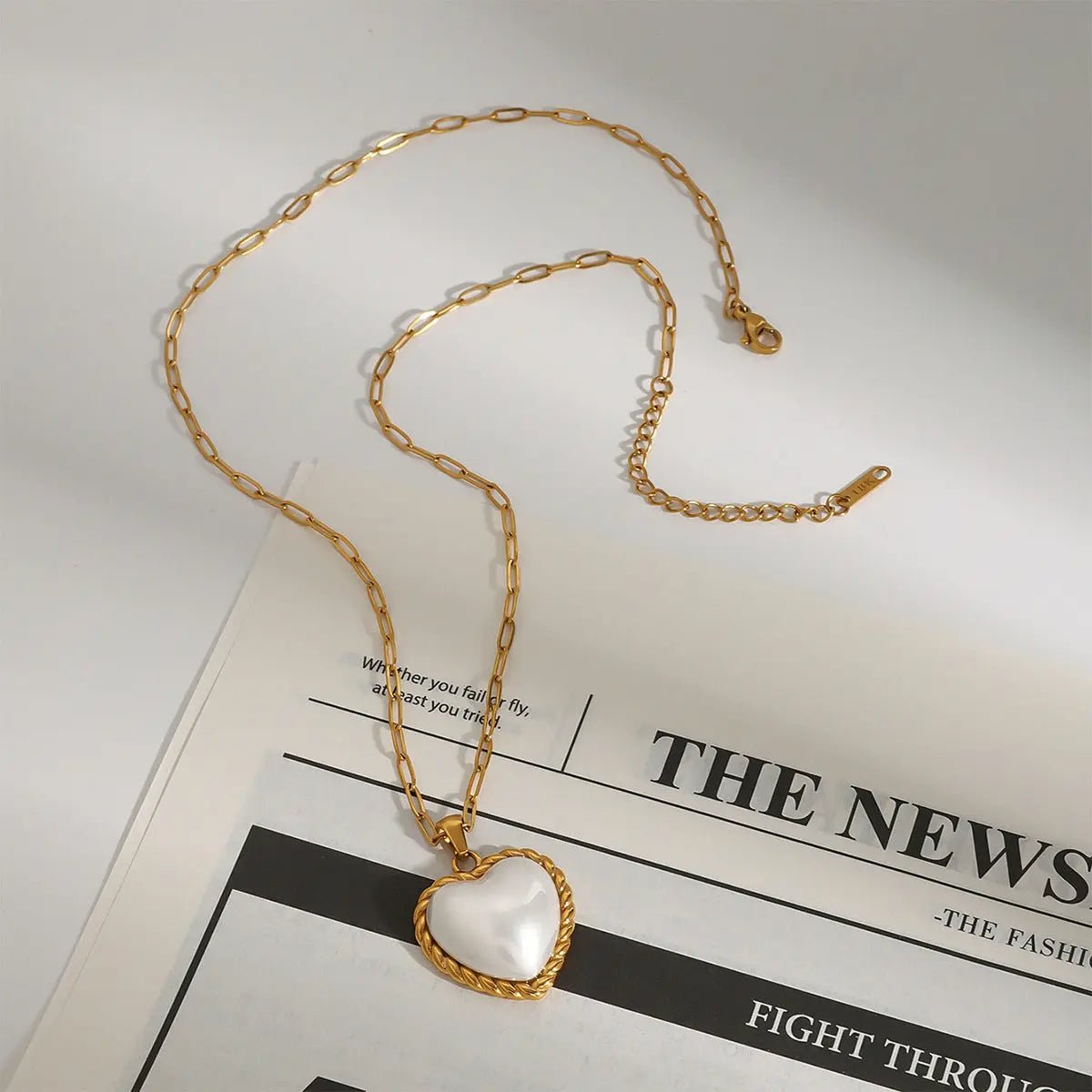 Viktorie | Collar Dorado Elegante con Colgante - Elena Duval