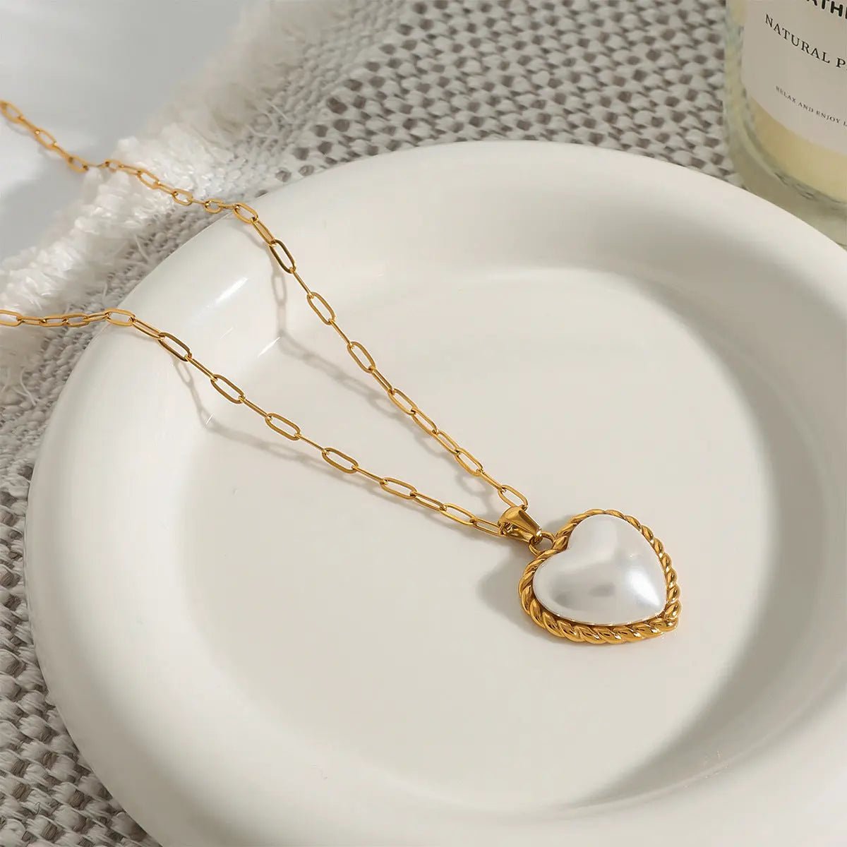 Viktorie | Collar Dorado Elegante con Colgante - Elena Duval