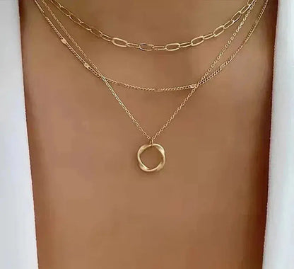 Trinidad | Collar Dorado Clásico de Capas con Colgante